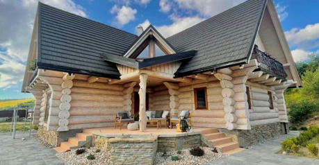 Step Inside and See the Interior of This Amazing Log Home